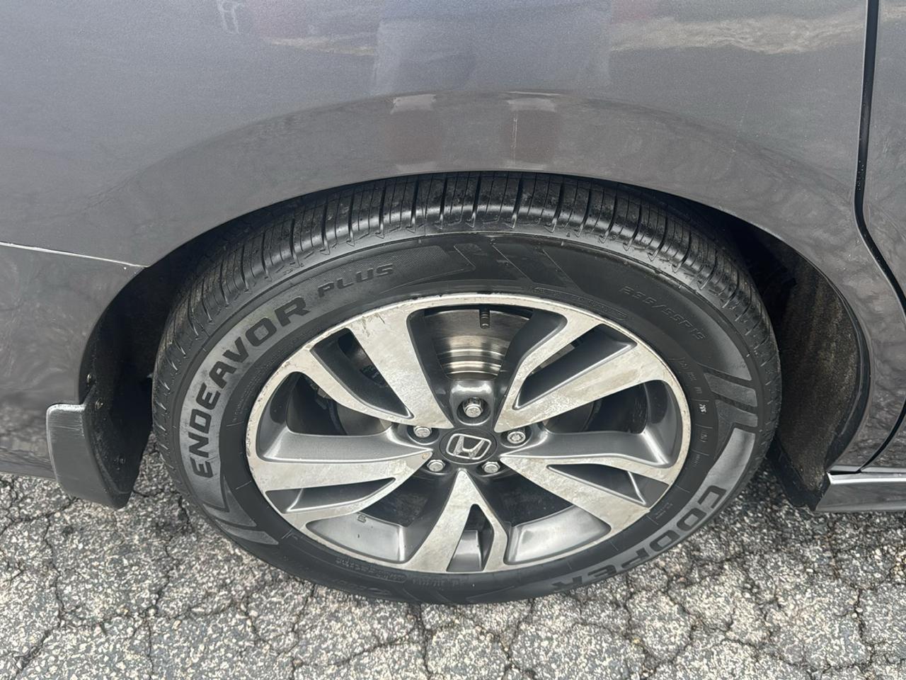 Honda Odyssey Touring Auto 2023