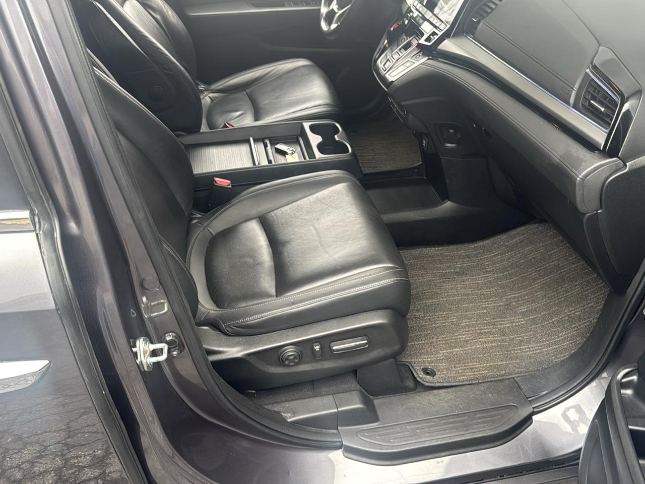 Honda Odyssey Touring Auto 2023