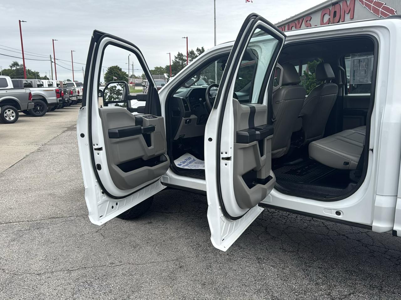 Ford Super Duty F-250 SRW XL 4WD Crew Cab 8' Box 2022