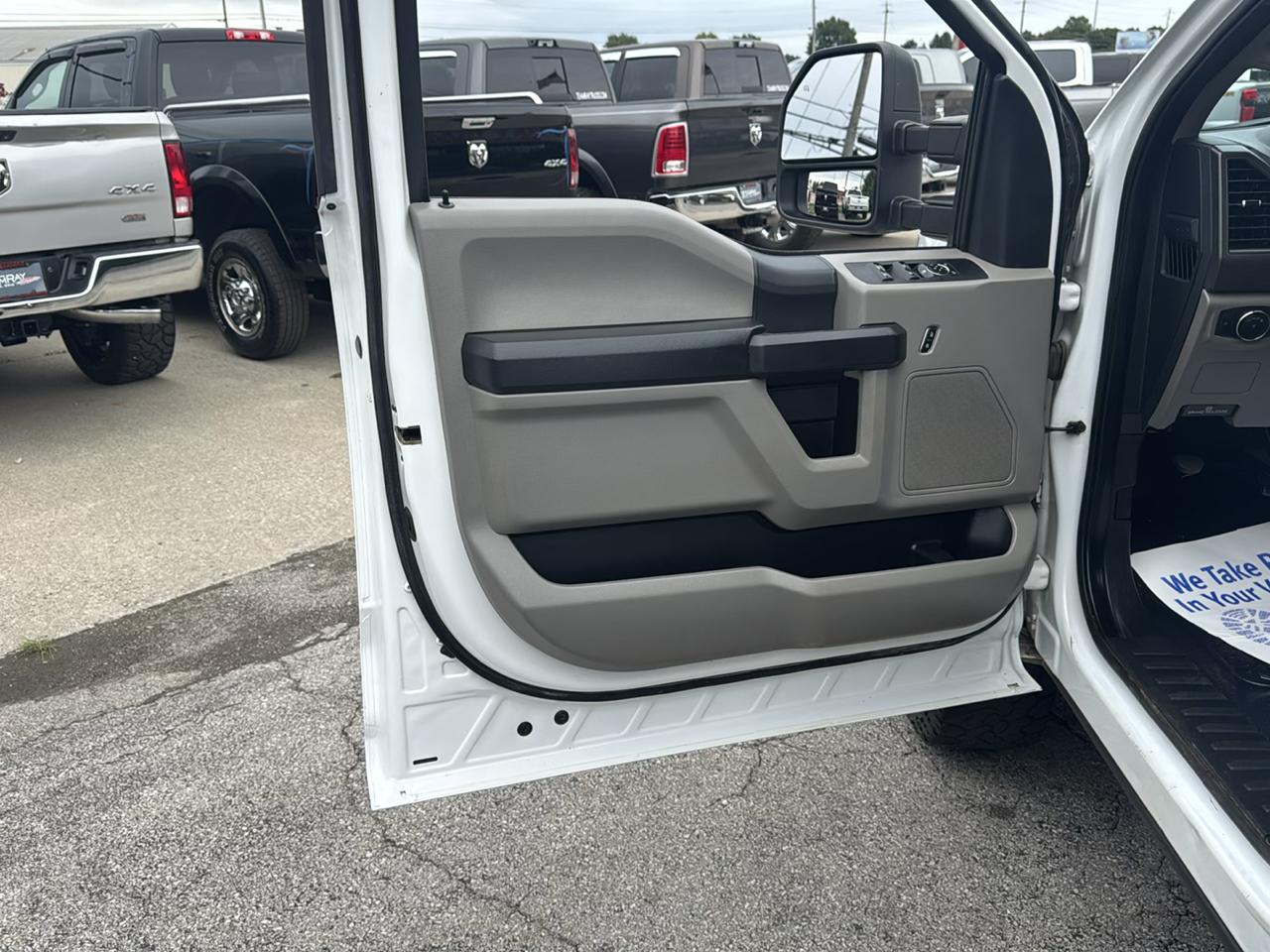 Ford Super Duty F-250 SRW XL 4WD Crew Cab 8' Box 2022