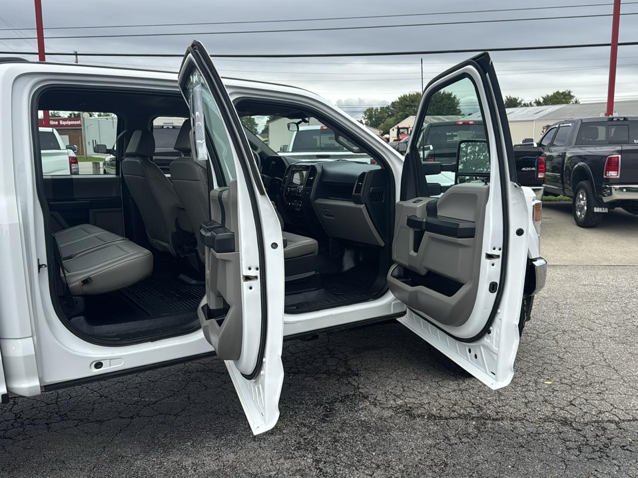 Ford Super Duty F-250 SRW XL 4WD Crew Cab 8' Box 2022