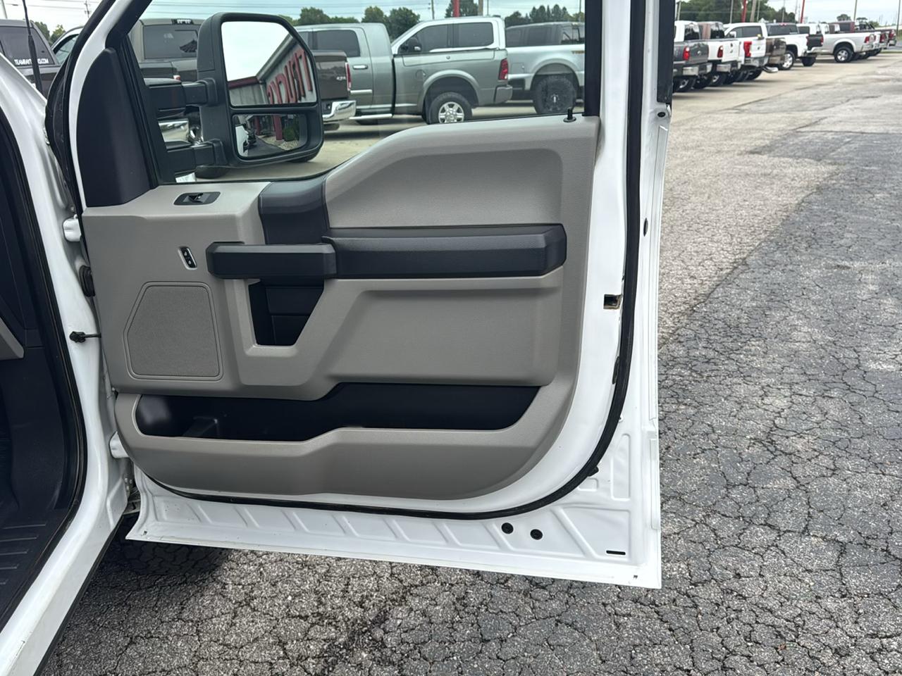 Ford Super Duty F-250 SRW XL 4WD Crew Cab 8' Box 2022