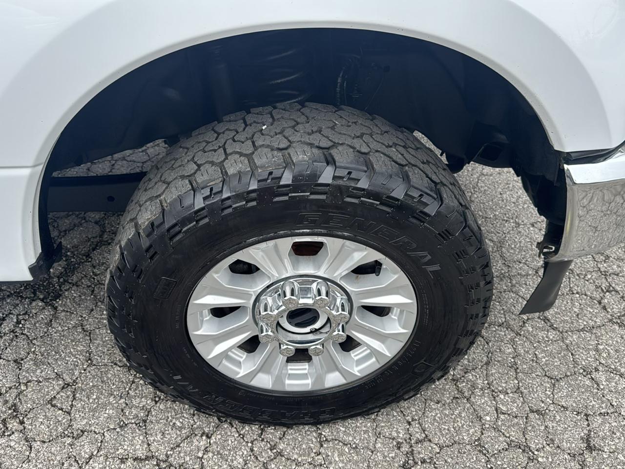 Ford Super Duty F-250 SRW XL 4WD Crew Cab 8' Box 2022