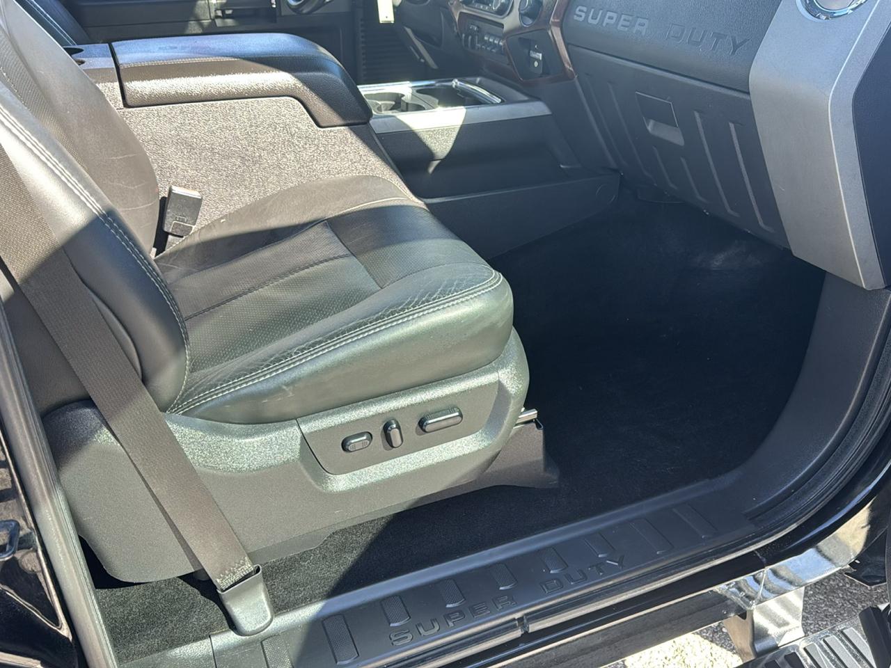 Ford Super Duty F-250 SRW 4WD Crew Cab 172" Lariat 2011