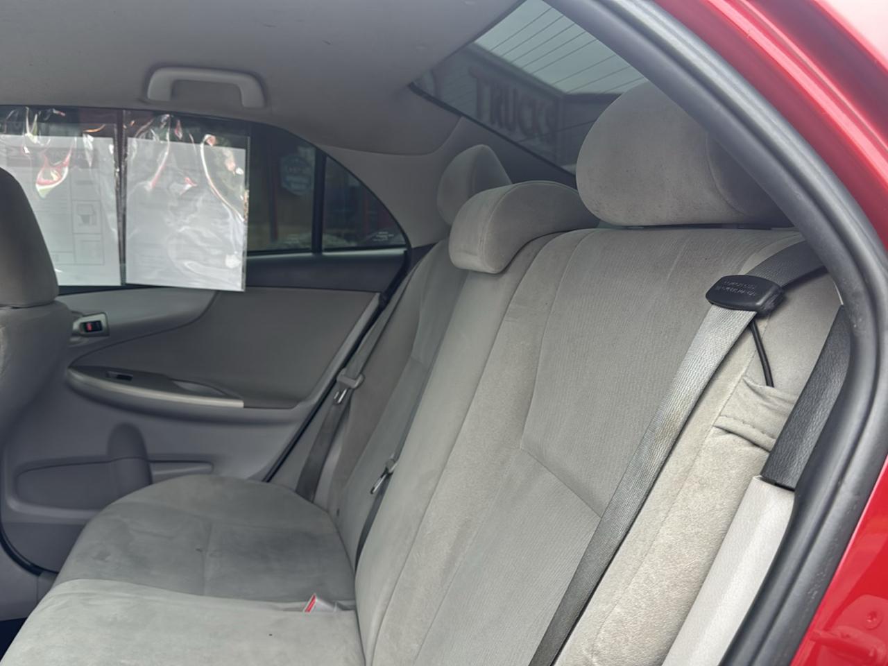 Toyota Corolla 4dr Sdn Auto LE (Natl) 2012