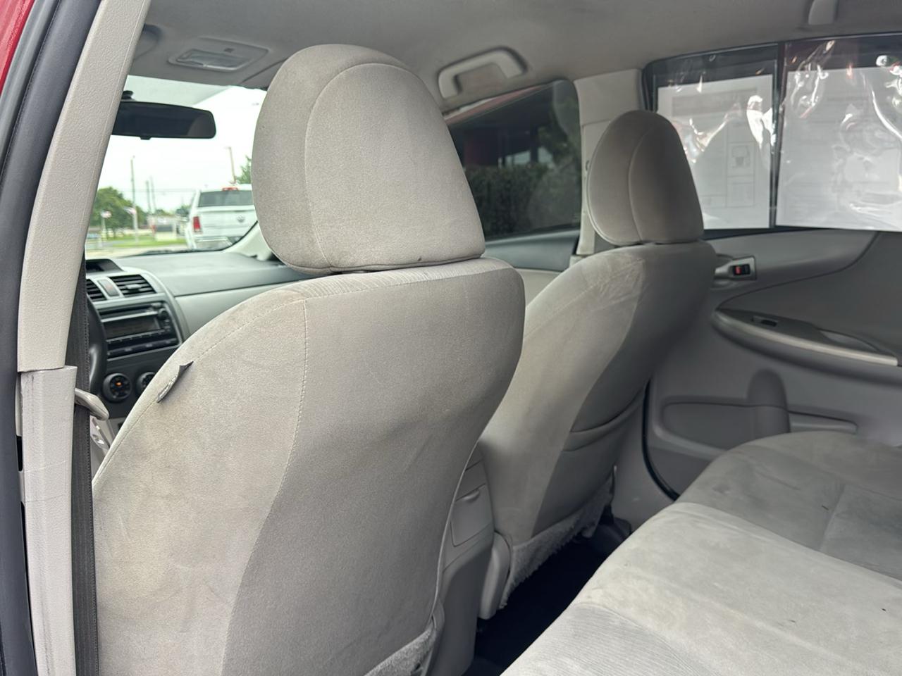 Toyota Corolla 4dr Sdn Auto LE (Natl) 2012
