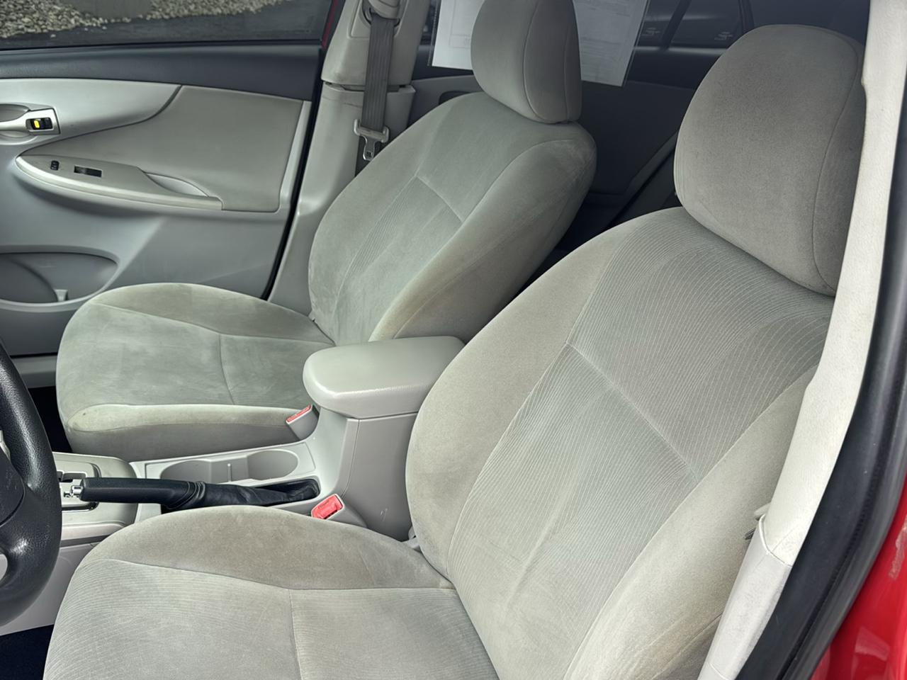 Toyota Corolla 4dr Sdn Auto LE (Natl) 2012