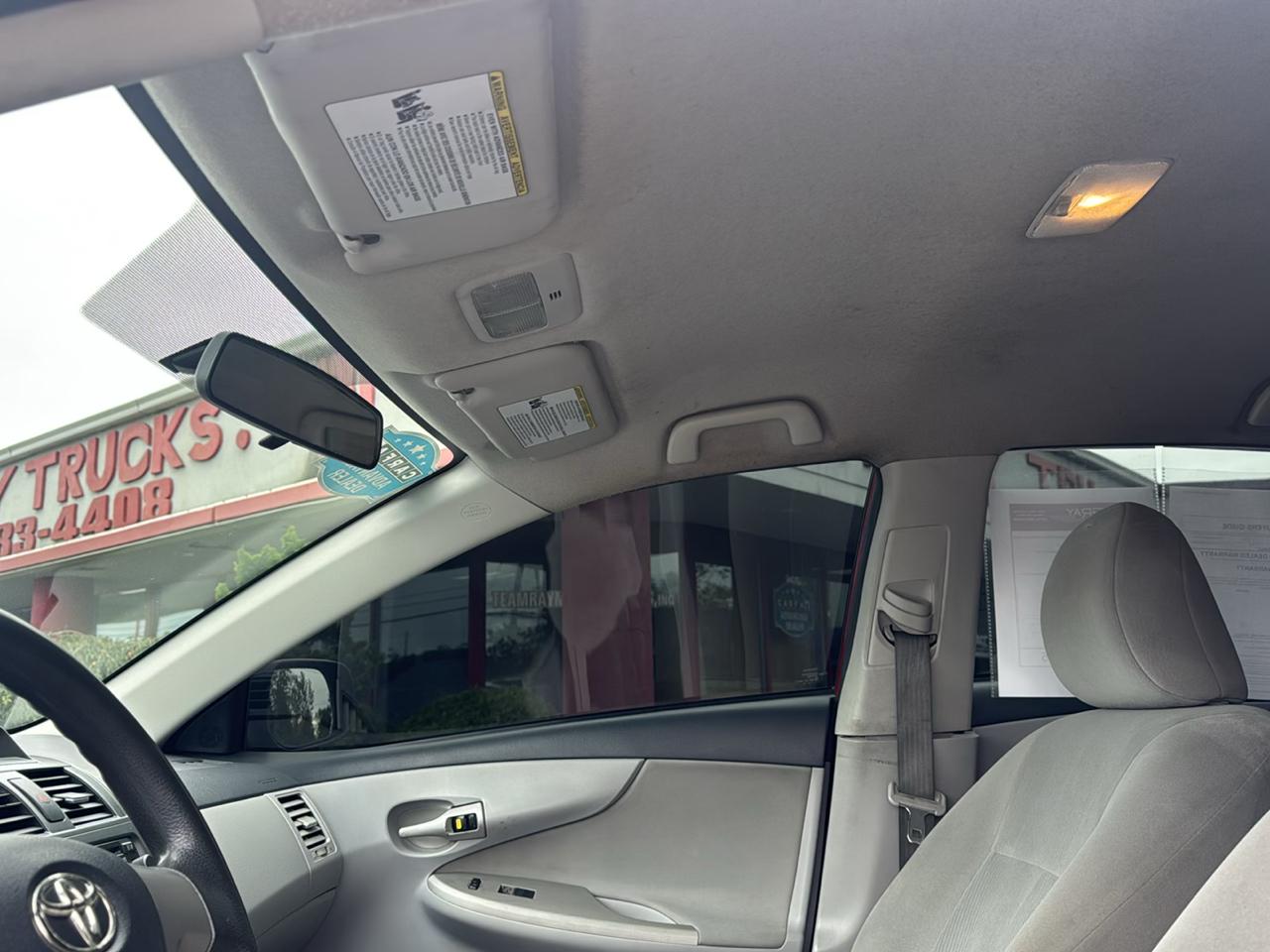 Toyota Corolla 4dr Sdn Auto LE (Natl) 2012