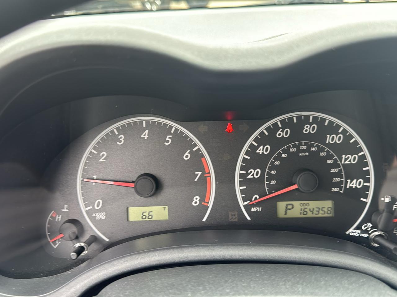 Toyota Corolla 4dr Sdn Auto LE (Natl) 2012