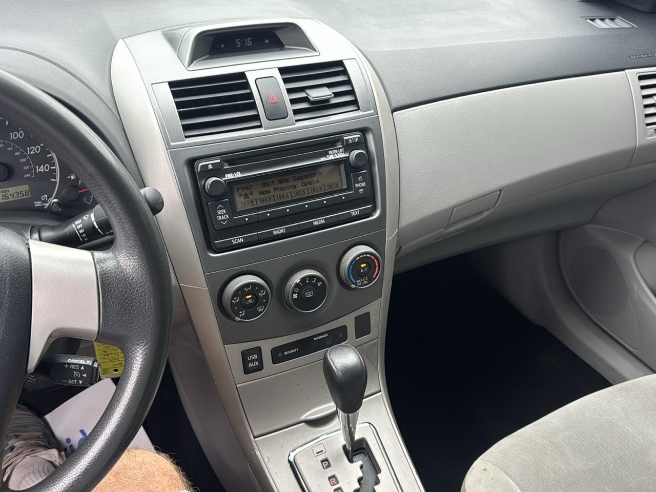 Toyota Corolla 4dr Sdn Auto LE (Natl) 2012