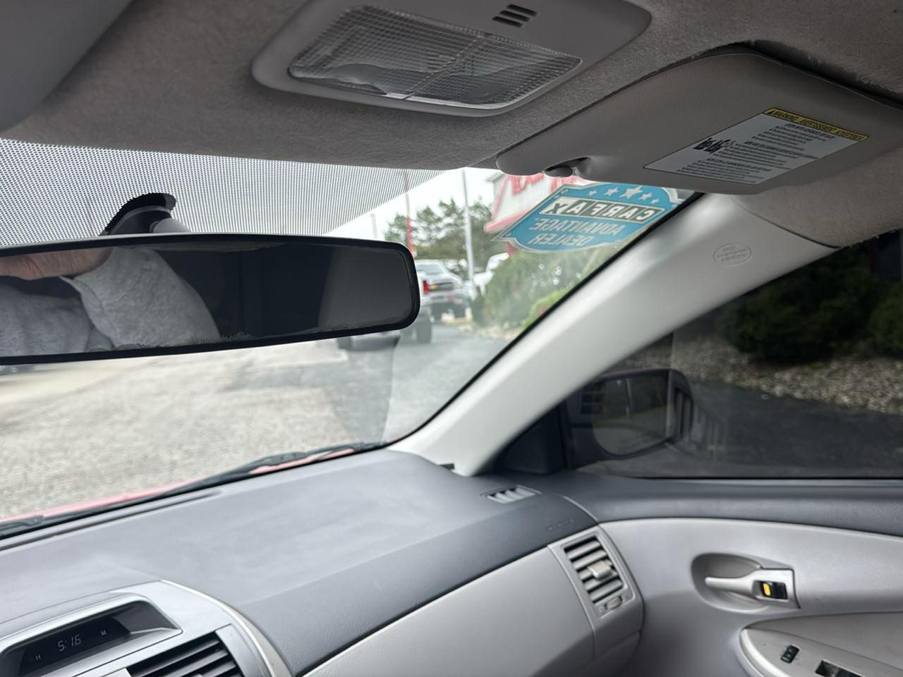 Toyota Corolla 4dr Sdn Auto LE (Natl) 2012