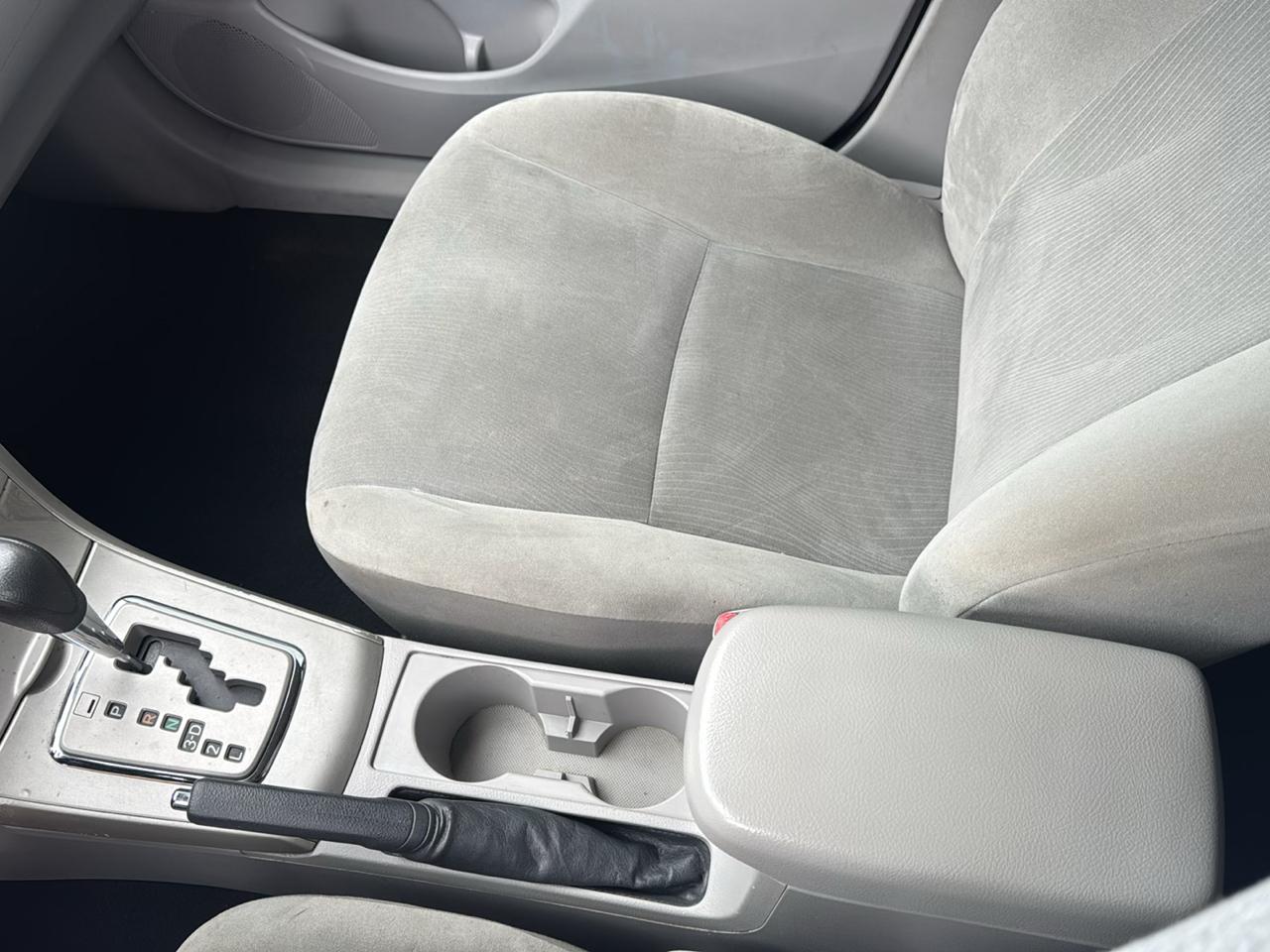 Toyota Corolla 4dr Sdn Auto LE (Natl) 2012