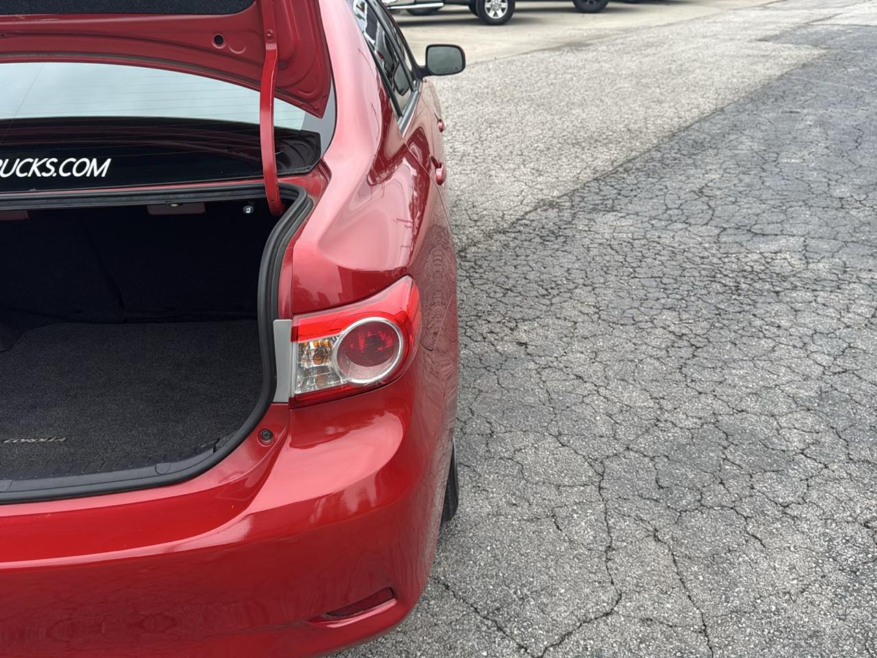 Toyota Corolla 4dr Sdn Auto LE (Natl) 2012