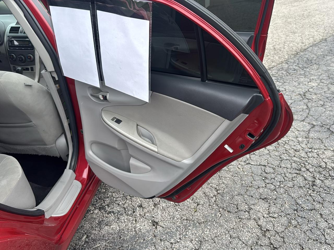 Toyota Corolla 4dr Sdn Auto LE (Natl) 2012