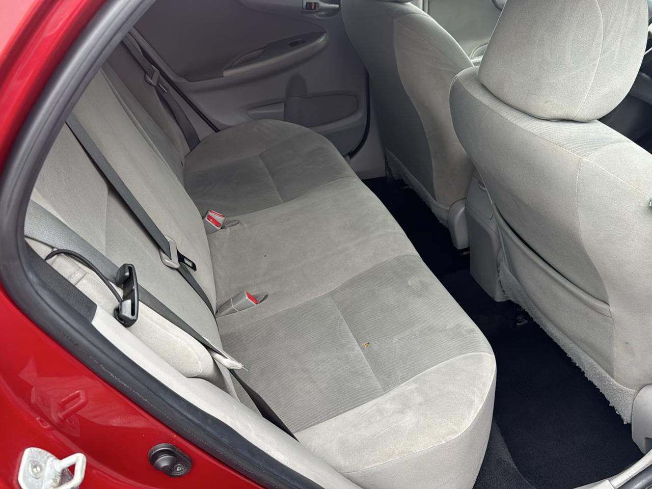 Toyota Corolla 4dr Sdn Auto LE (Natl) 2012