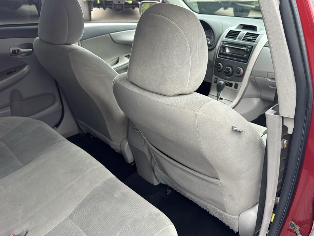 Toyota Corolla 4dr Sdn Auto LE (Natl) 2012