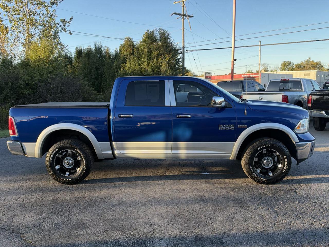 RAM 1500 4WD Crew Cab 140.5" Laramie 2014