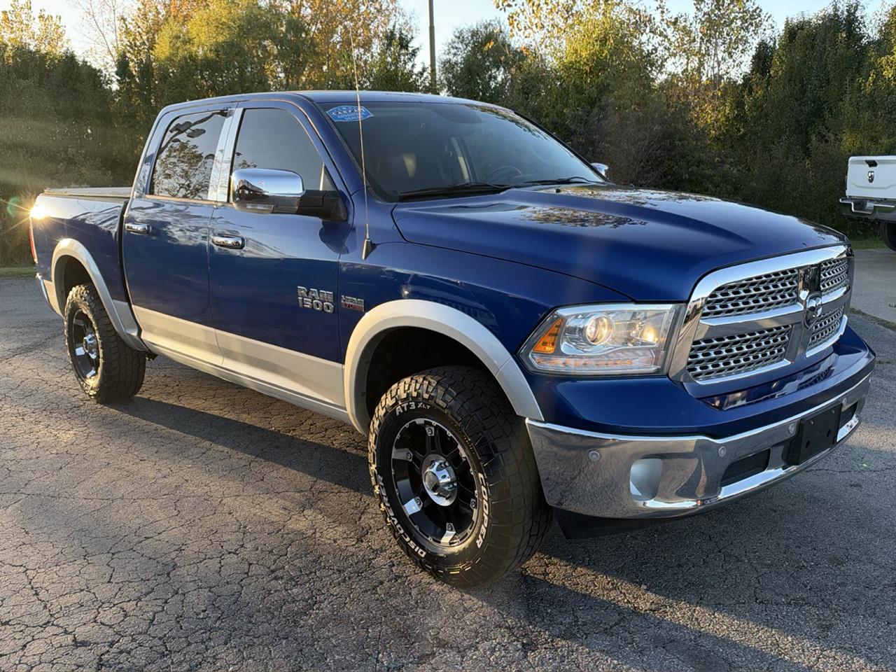 RAM 1500 4WD Crew Cab 140.5" Laramie 2014