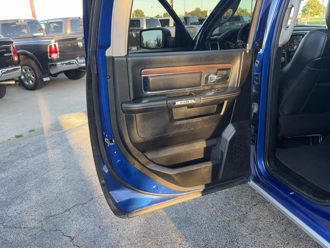 RAM 1500 4WD Crew Cab 140.5" Laramie 2014
