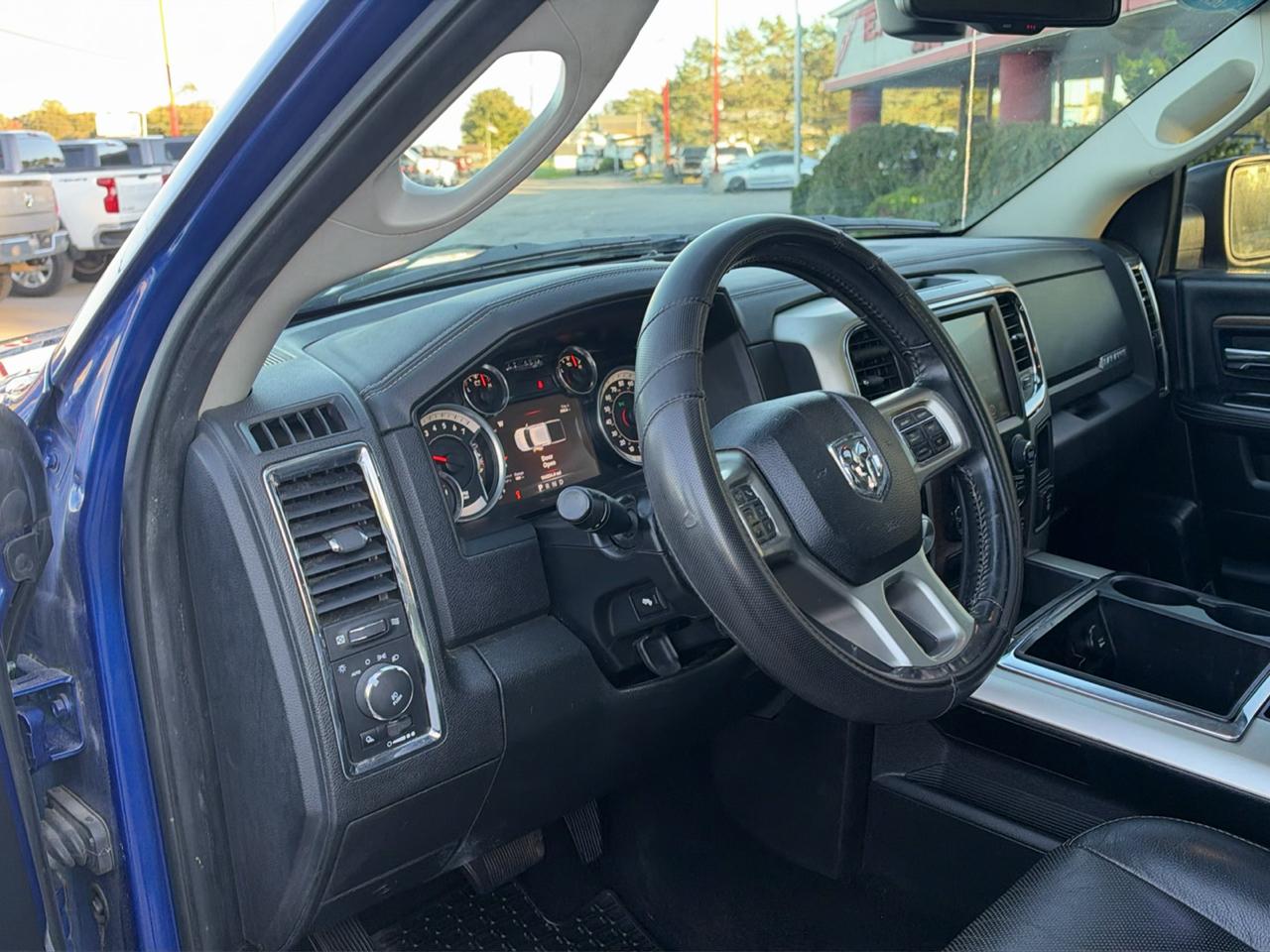 RAM 1500 4WD Crew Cab 140.5" Laramie 2014