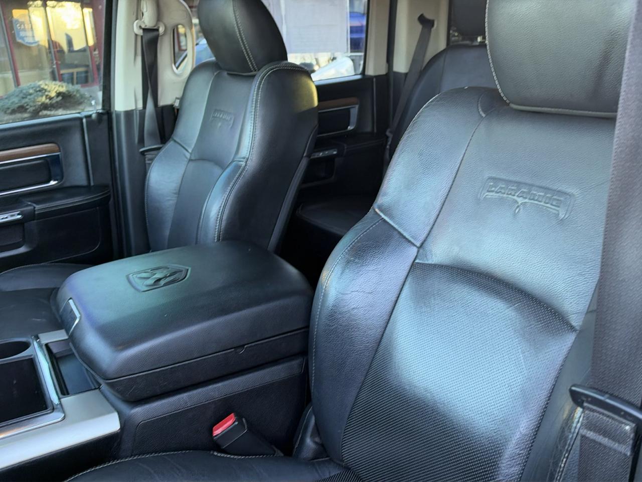 RAM 1500 4WD Crew Cab 140.5" Laramie 2014