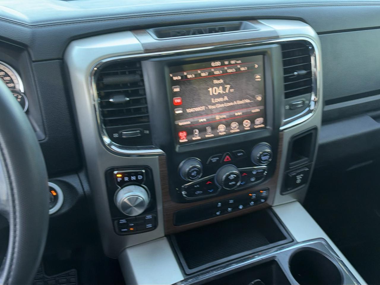 RAM 1500 4WD Crew Cab 140.5" Laramie 2014