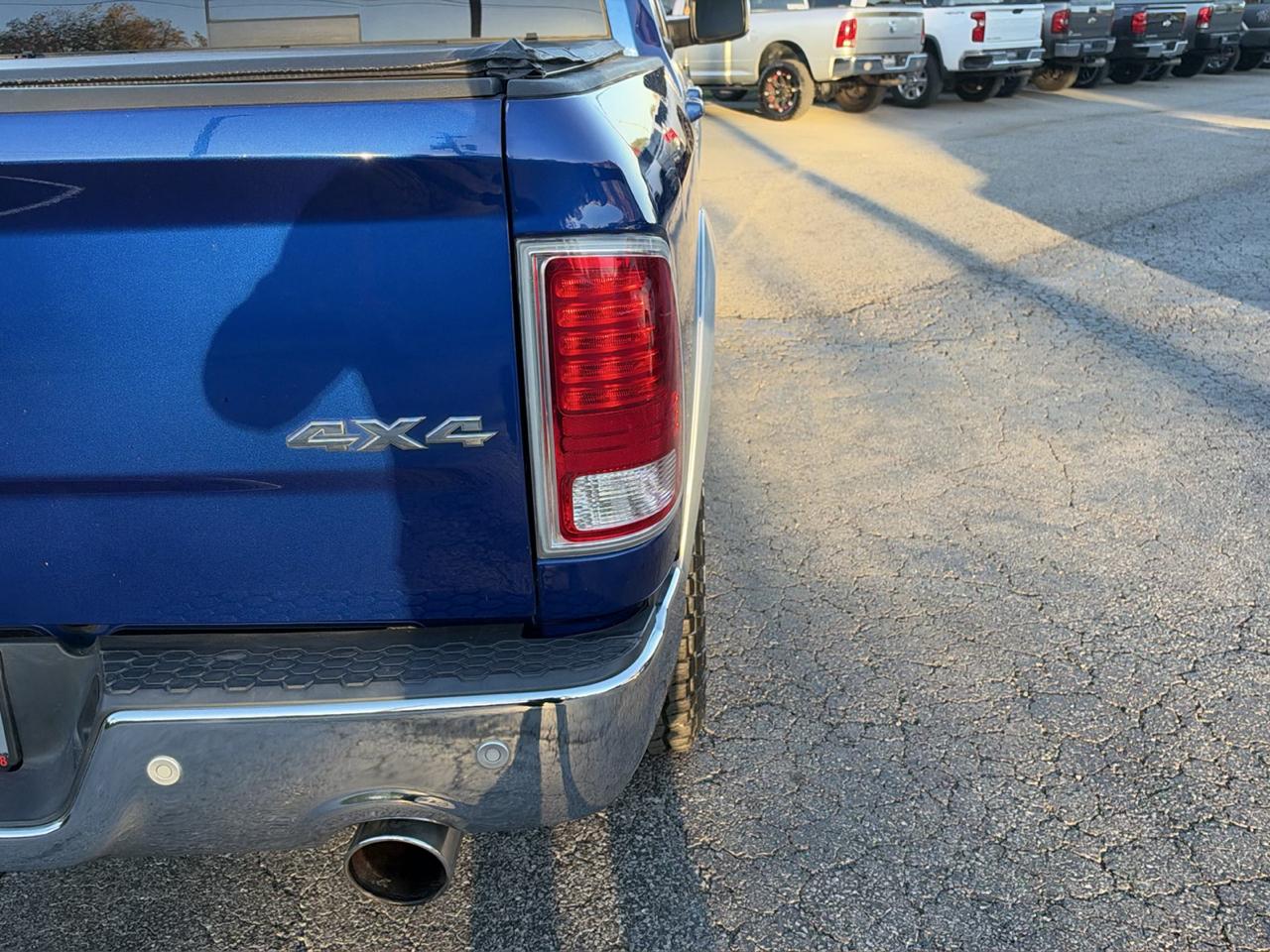 RAM 1500 4WD Crew Cab 140.5" Laramie 2014