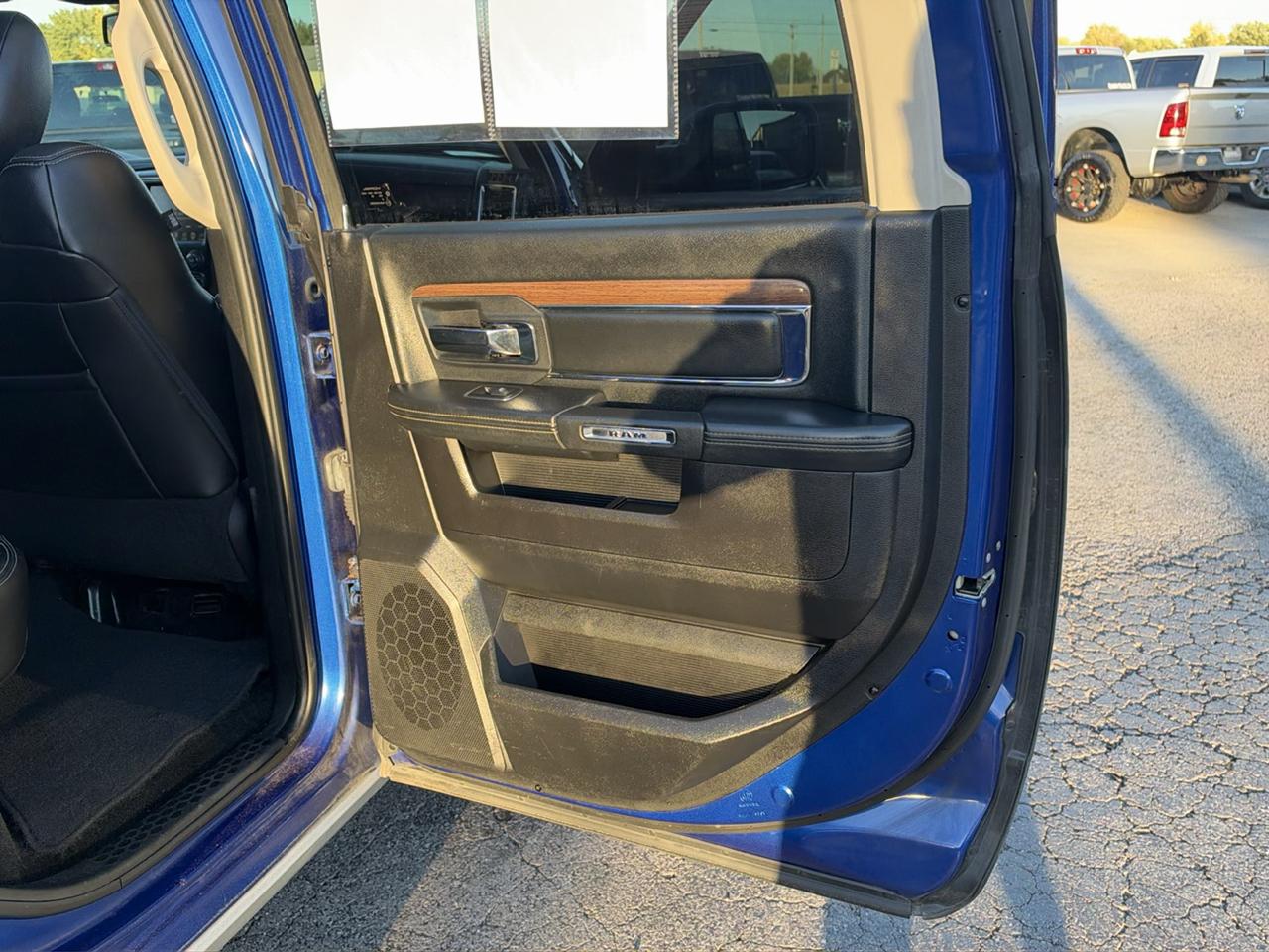 RAM 1500 4WD Crew Cab 140.5" Laramie 2014