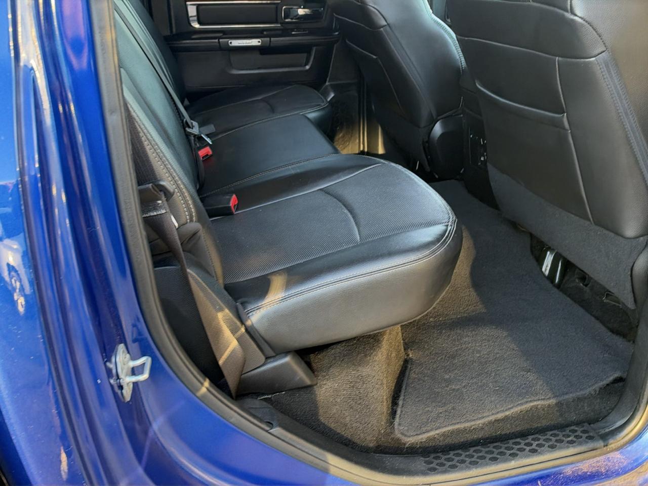 RAM 1500 4WD Crew Cab 140.5" Laramie 2014
