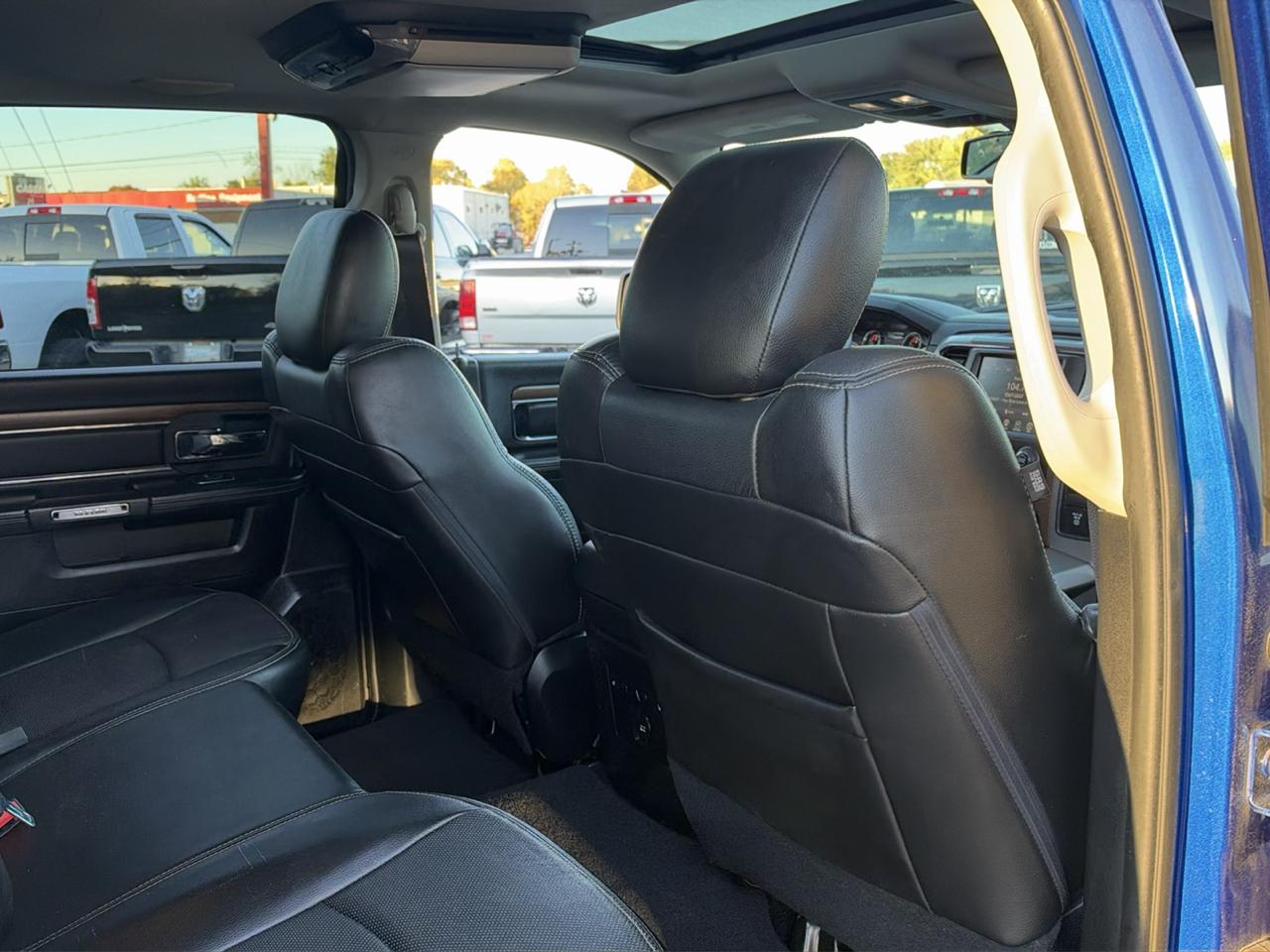 RAM 1500 4WD Crew Cab 140.5" Laramie 2014
