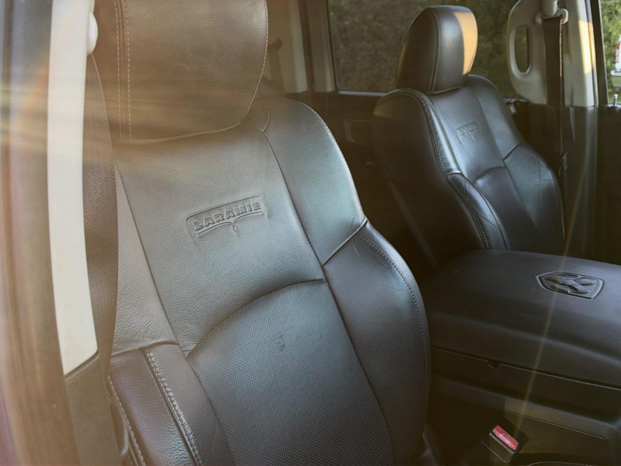 RAM 1500 4WD Crew Cab 140.5" Laramie 2014