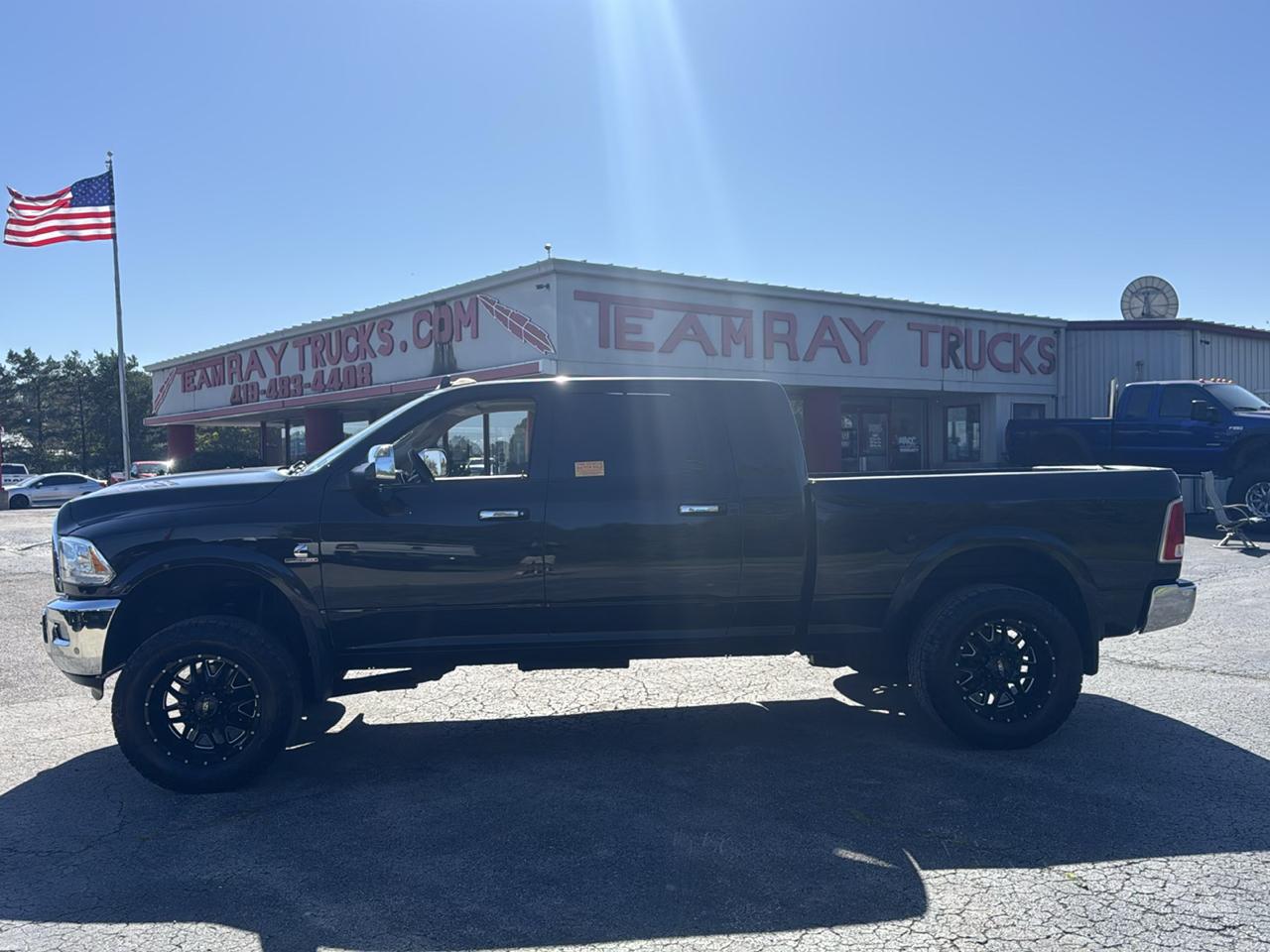 RAM 2500 Laramie 4x4 Mega Cab 6'4" Box 2017