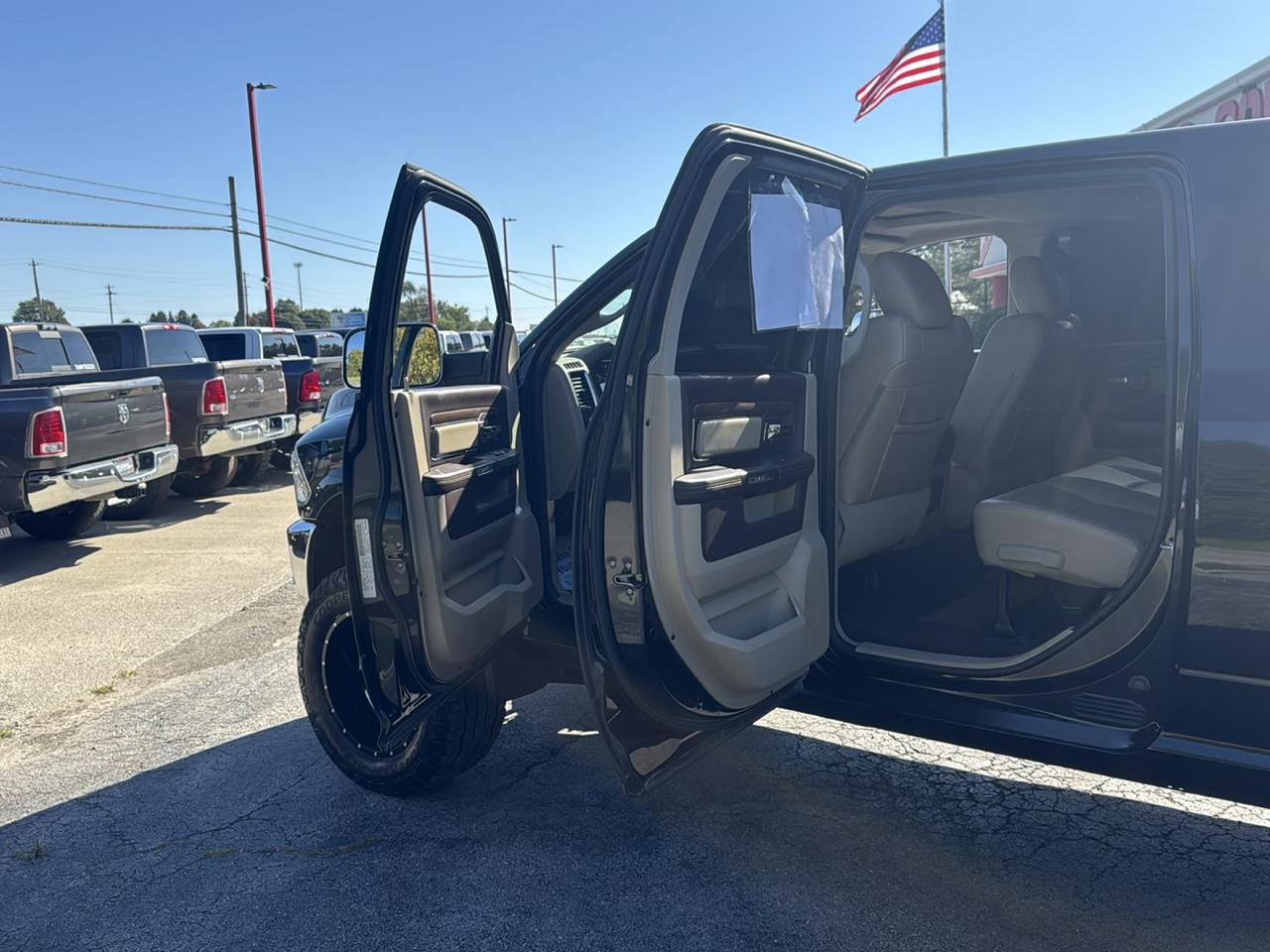 RAM 2500 Laramie 4x4 Mega Cab 6'4" Box 2017