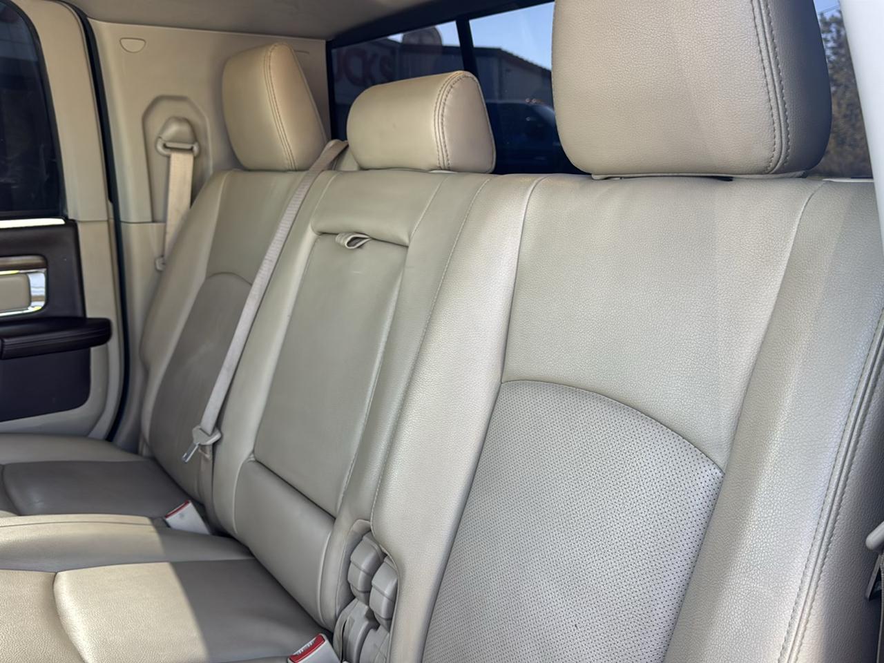 RAM 2500 Laramie 4x4 Mega Cab 6'4" Box 2017