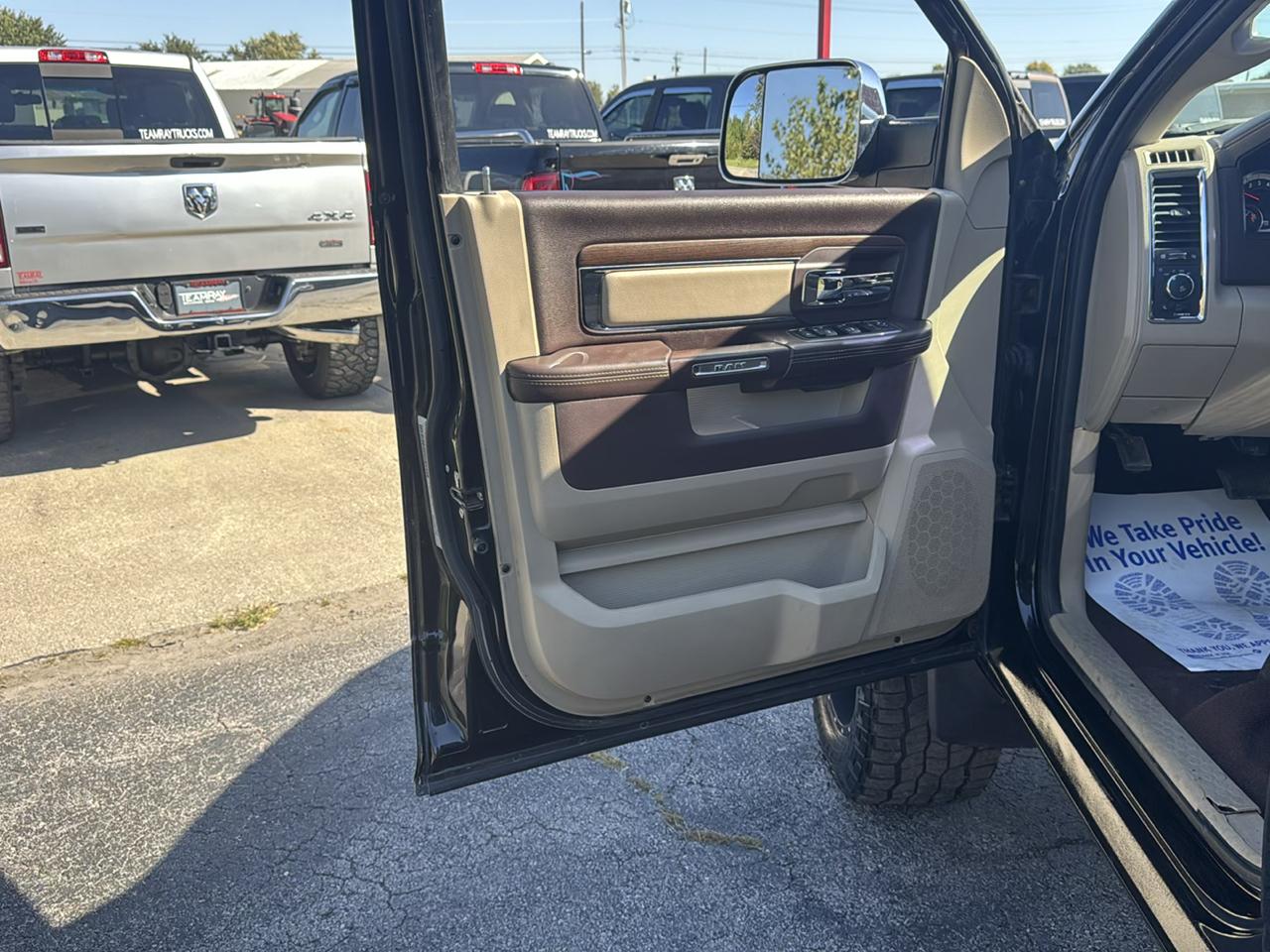 RAM 2500 Laramie 4x4 Mega Cab 6'4" Box 2017