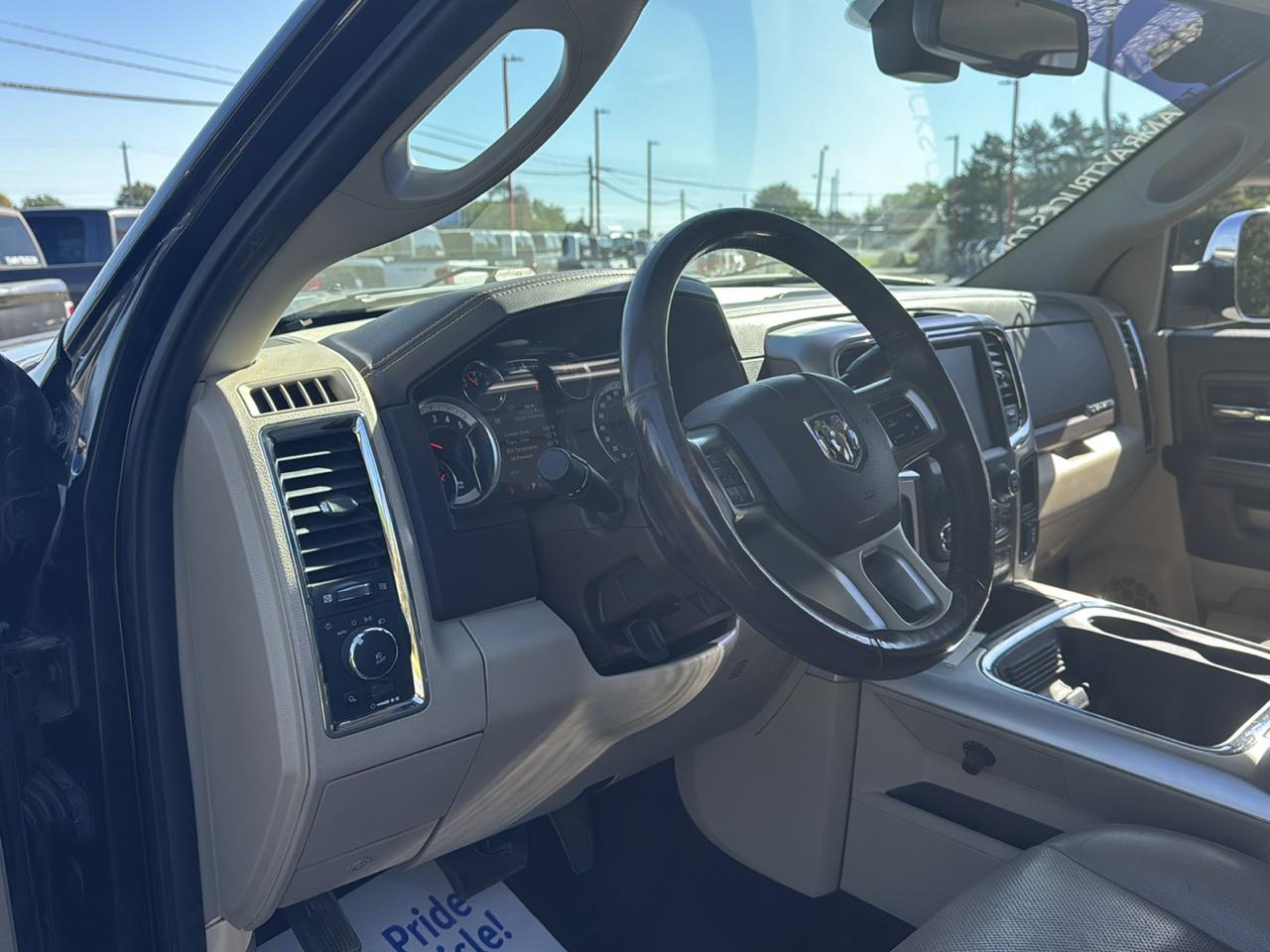 RAM 2500 Laramie 4x4 Mega Cab 6'4" Box 2017