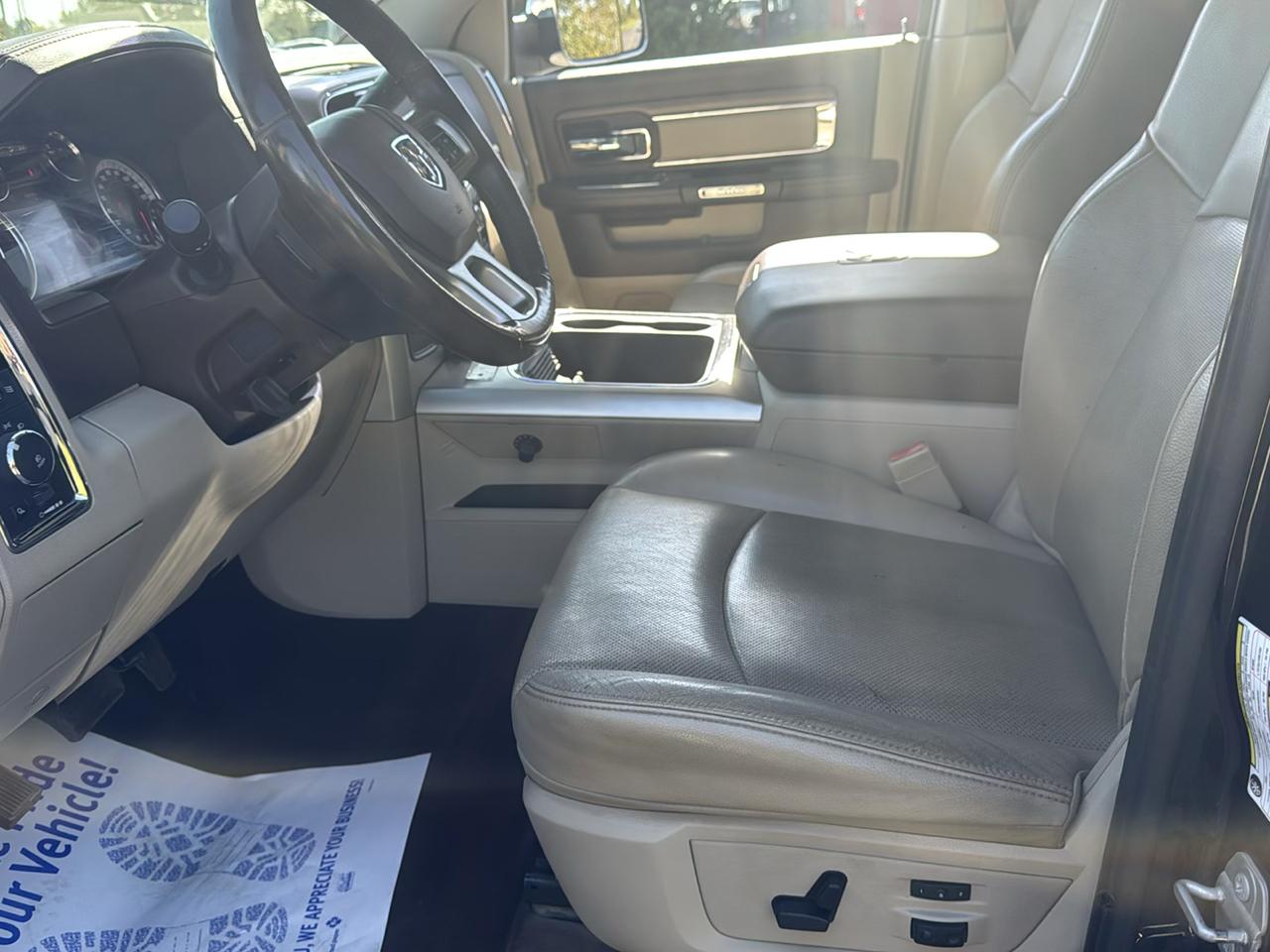 RAM 2500 Laramie 4x4 Mega Cab 6'4" Box 2017