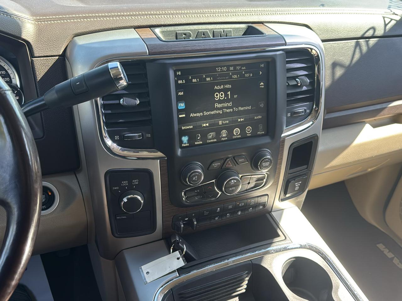 RAM 2500 Laramie 4x4 Mega Cab 6'4" Box 2017
