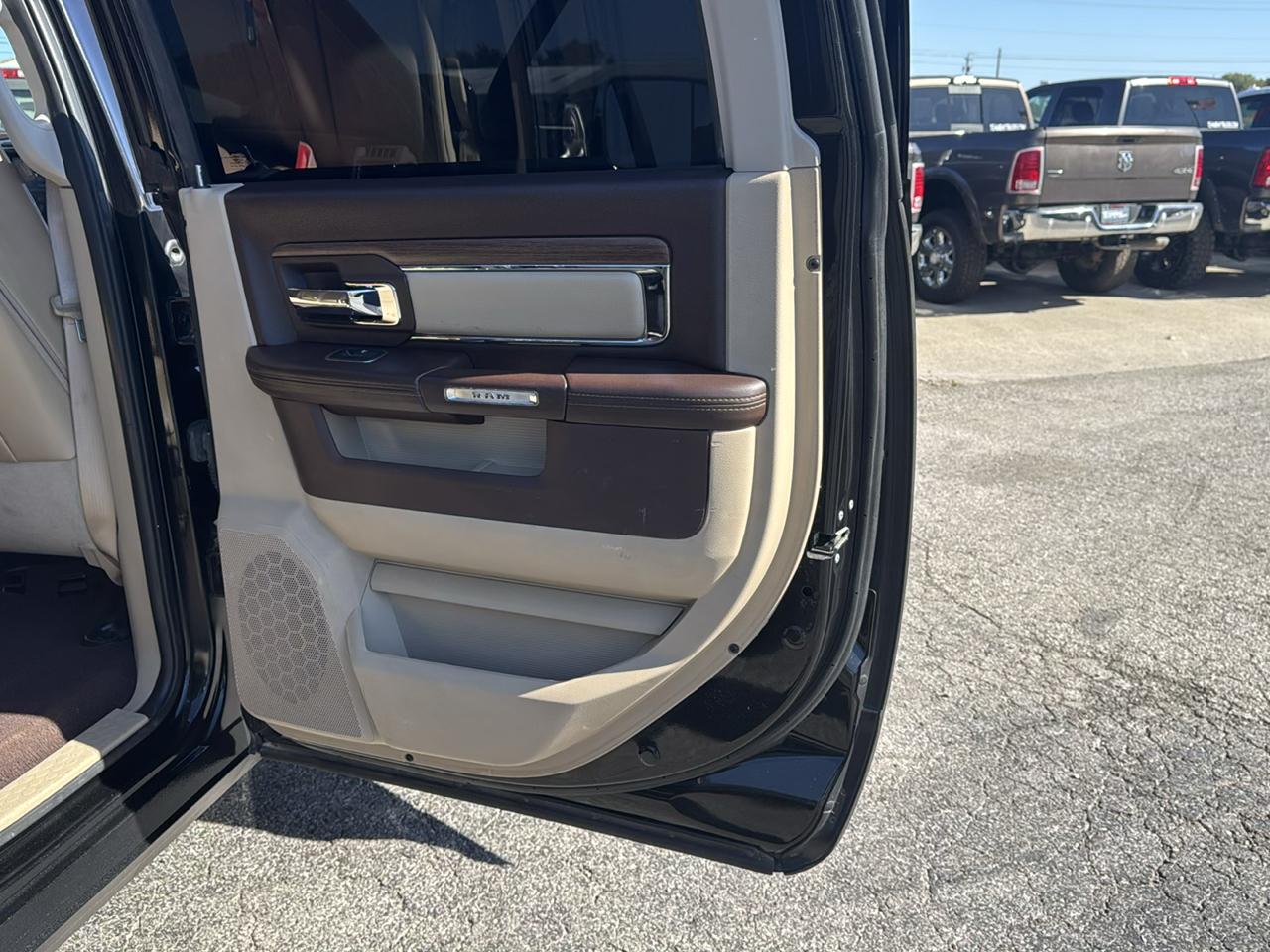 RAM 2500 Laramie 4x4 Mega Cab 6'4" Box 2017