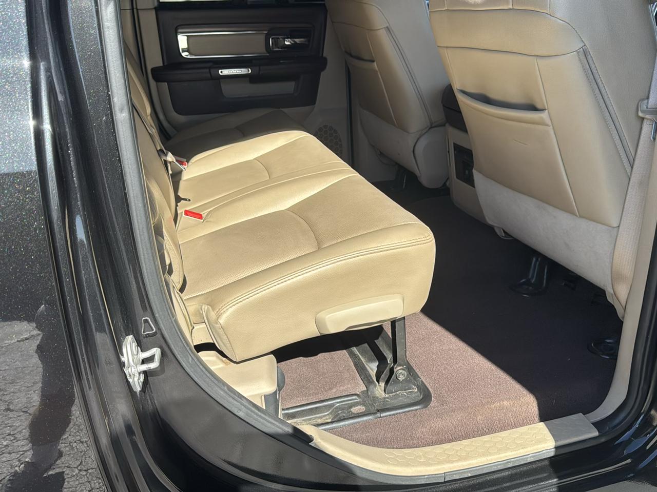 RAM 2500 Laramie 4x4 Mega Cab 6'4" Box 2017