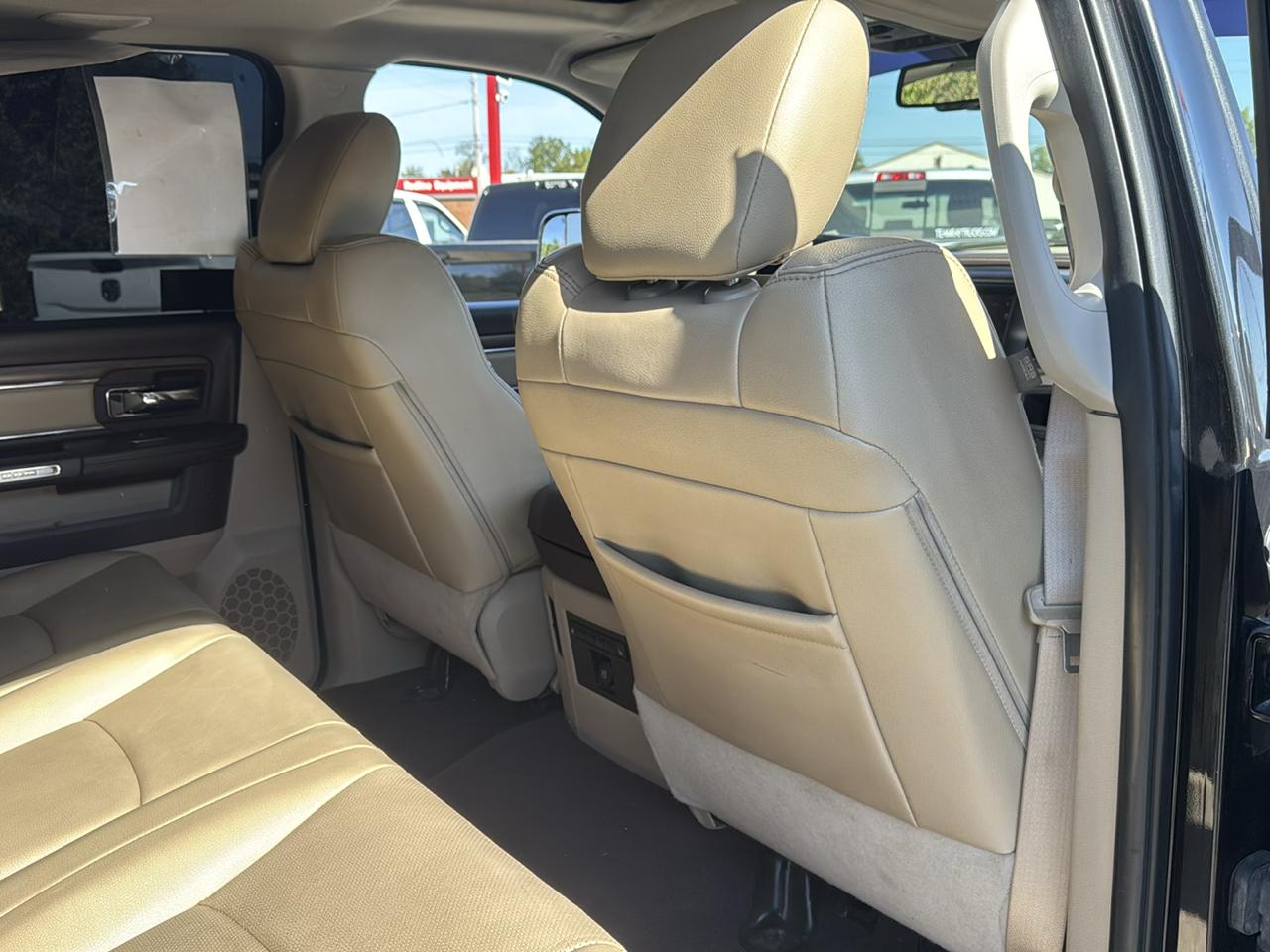 RAM 2500 Laramie 4x4 Mega Cab 6'4" Box 2017