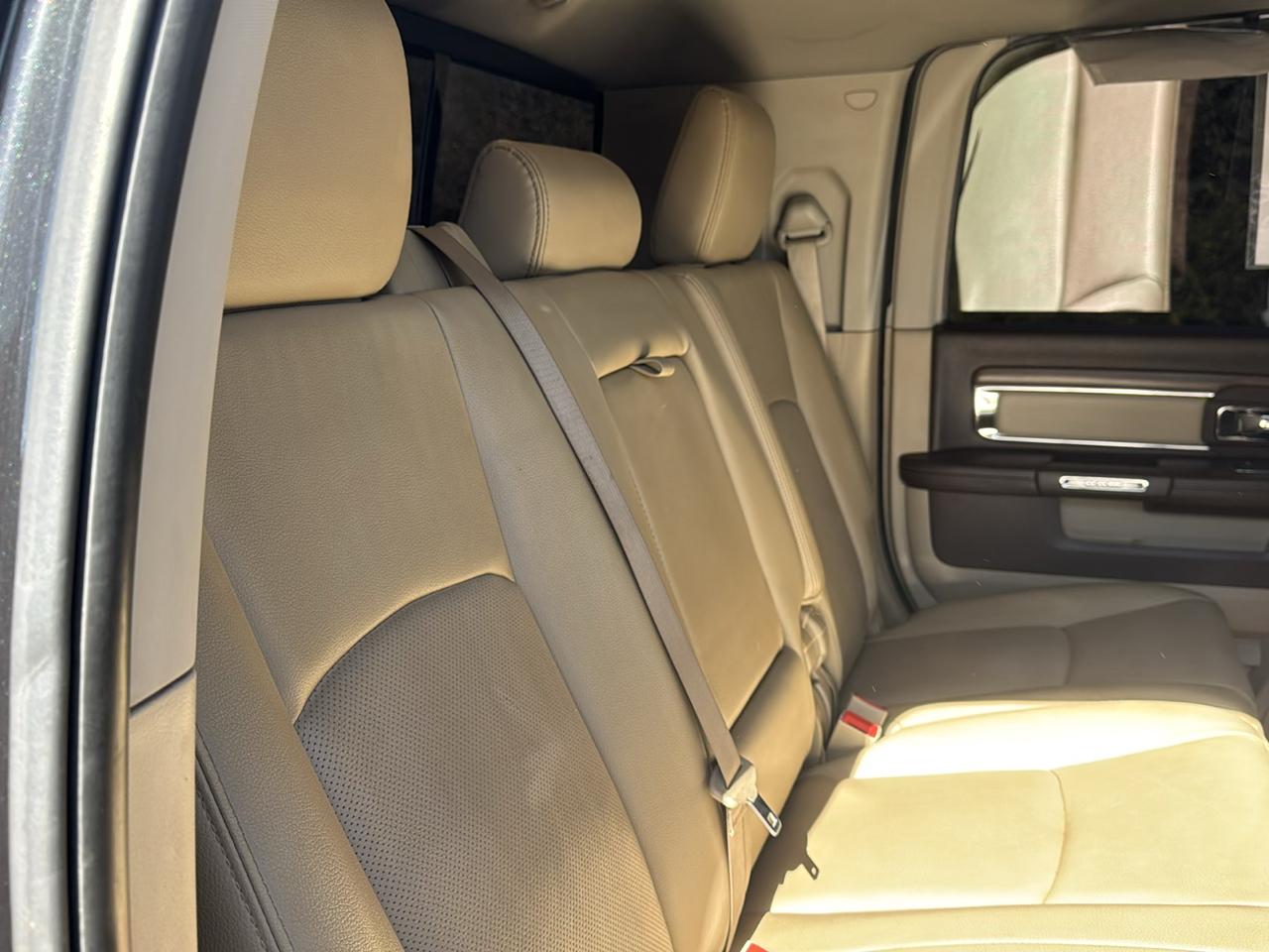 RAM 2500 Laramie 4x4 Mega Cab 6'4" Box 2017