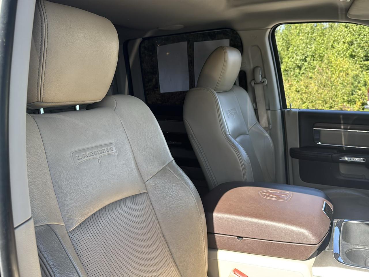 RAM 2500 Laramie 4x4 Mega Cab 6'4" Box 2017