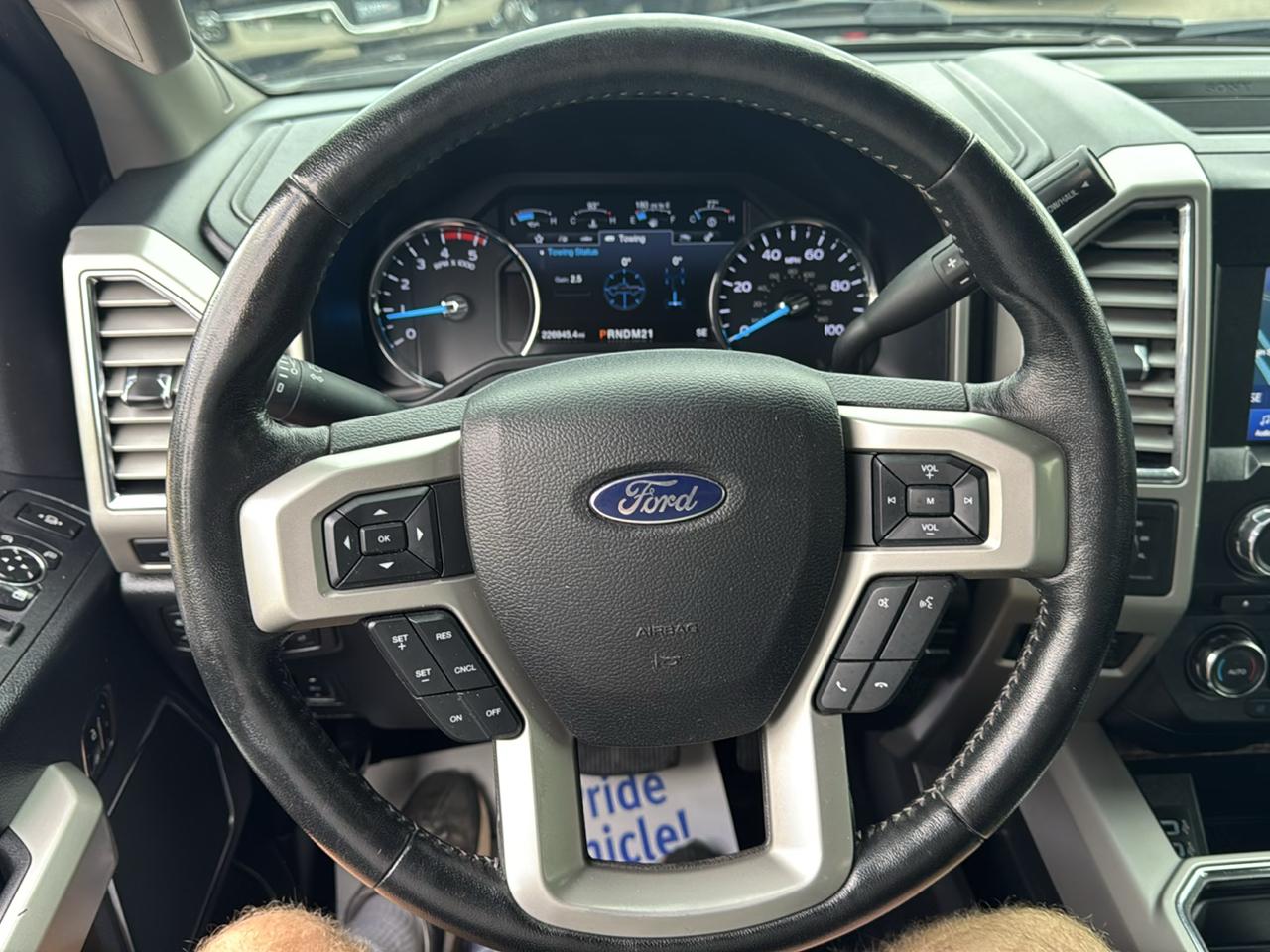 Ford Super Duty F-250 SRW Lariat 4WD Crew Cab 6.75' Box 2017
