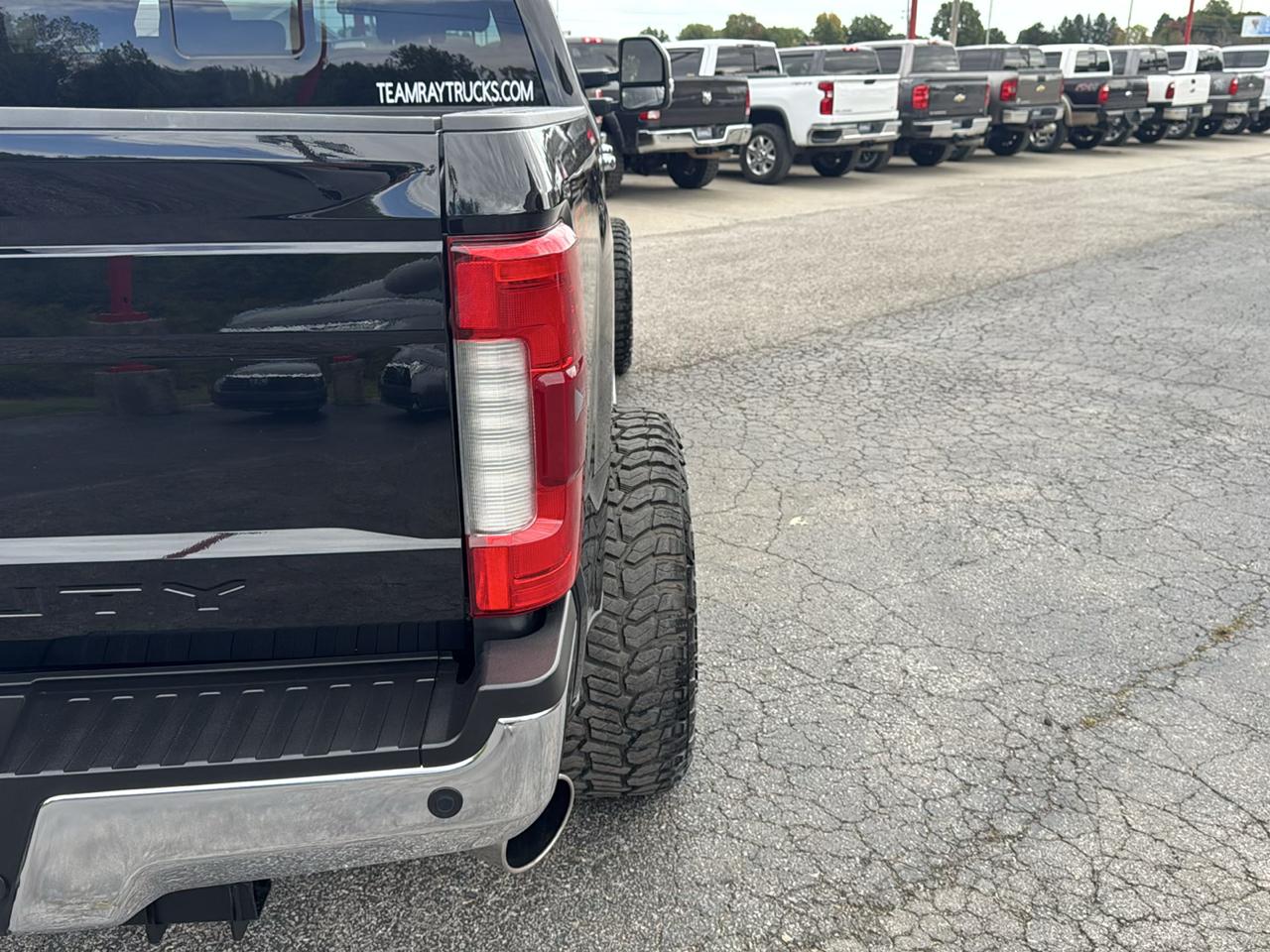 Ford Super Duty F-250 SRW Lariat 4WD Crew Cab 6.75' Box 2017