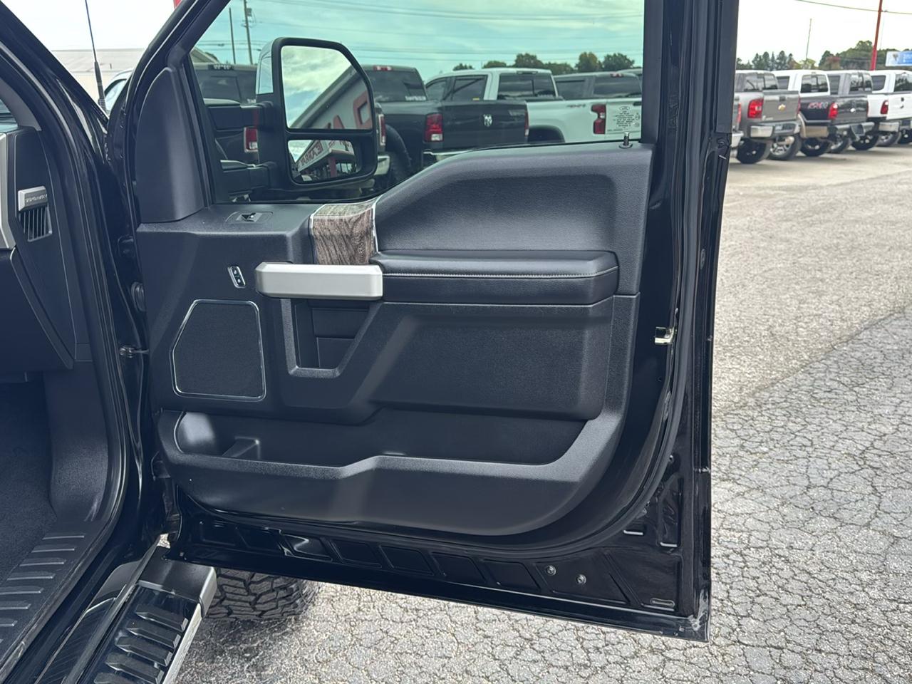 Ford Super Duty F-250 SRW Lariat 4WD Crew Cab 6.75' Box 2017
