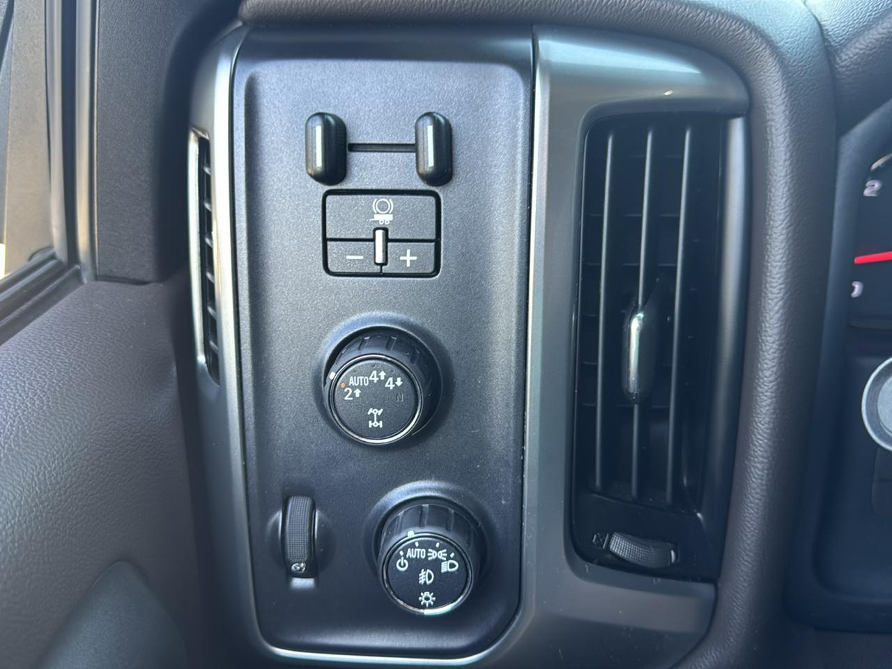 Chevrolet Silverado 1500 4WD Double Cab 143.5" LT w/1LT 2018