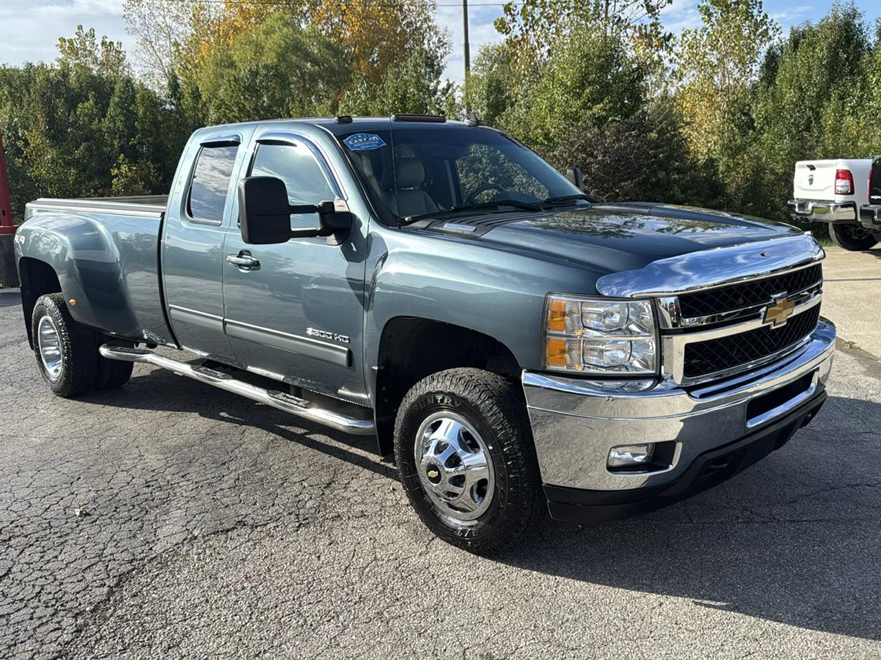 Chevrolet Silverado 3500HD 4WD Ext Cab 158.2" LTZ 2012