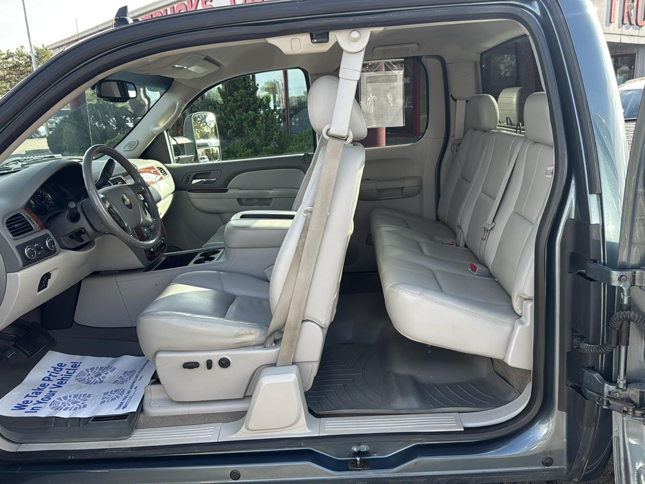 Chevrolet Silverado 3500HD 4WD Ext Cab 158.2" LTZ 2012