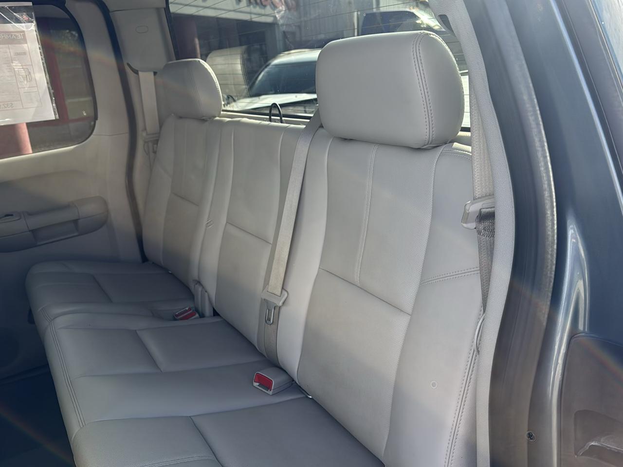 Chevrolet Silverado 3500HD 4WD Ext Cab 158.2" LTZ 2012